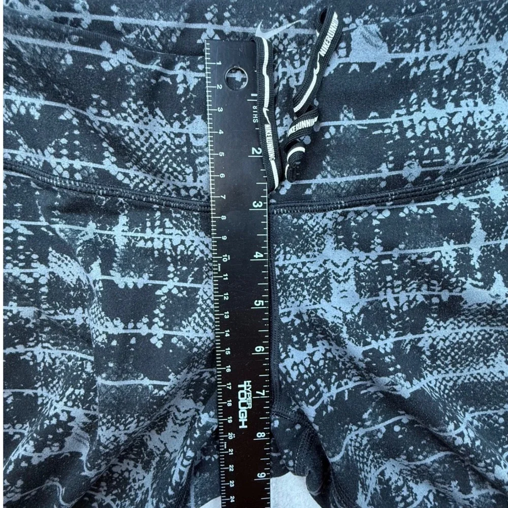 Nike Dri-FIT‎ Women's Athletic Leggings Black Grey Snake Print Size Small